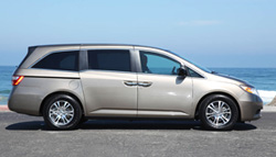 Taxi from Bangkok City to Pattaya beach with Honda Odyssey private transport.